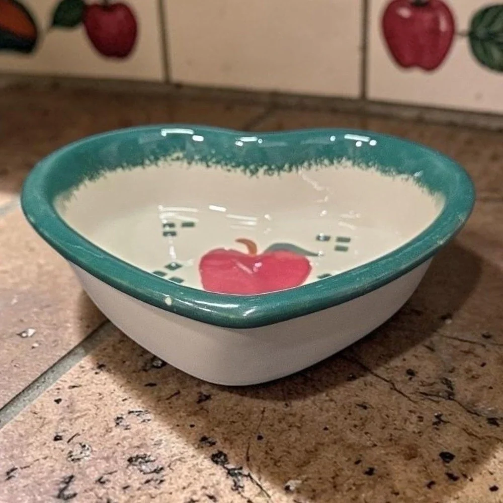 Heart Shaped Stoneware Bakeware, Vintage Country Apple Design, Casserole Dish